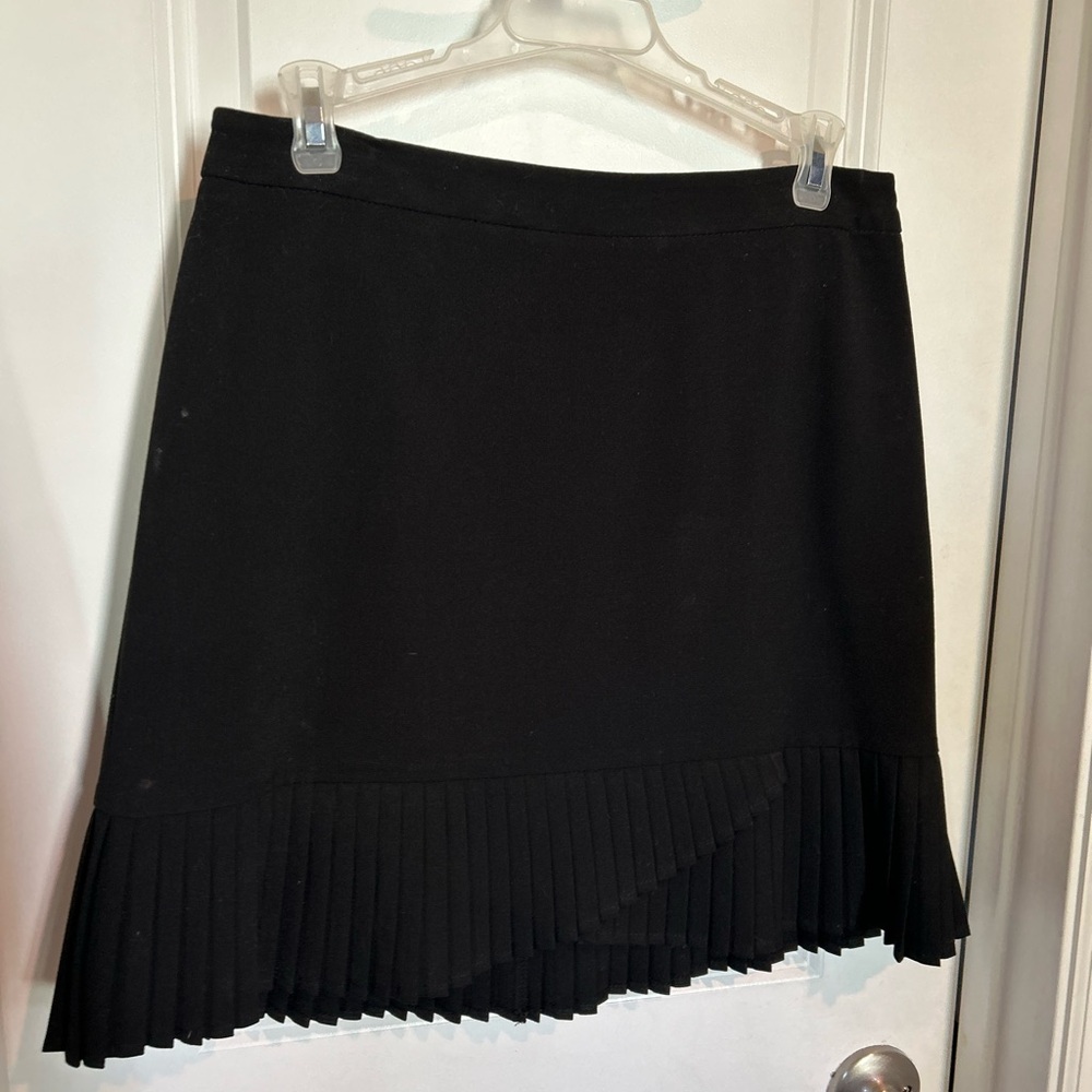 Elegant Black Pleated Mini Skirt